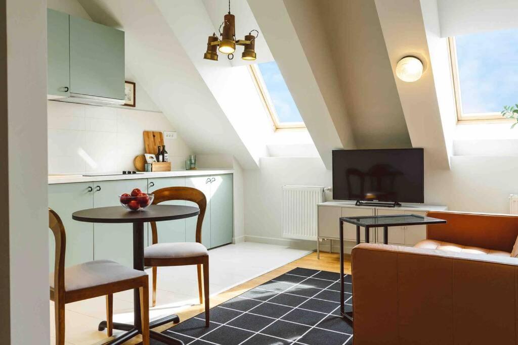 Vivando - Beautiful Studio B + Parking Boekarest Buitenkant foto