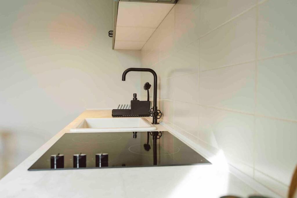 Vivando - Beautiful Studio B + Parking Boekarest Buitenkant foto