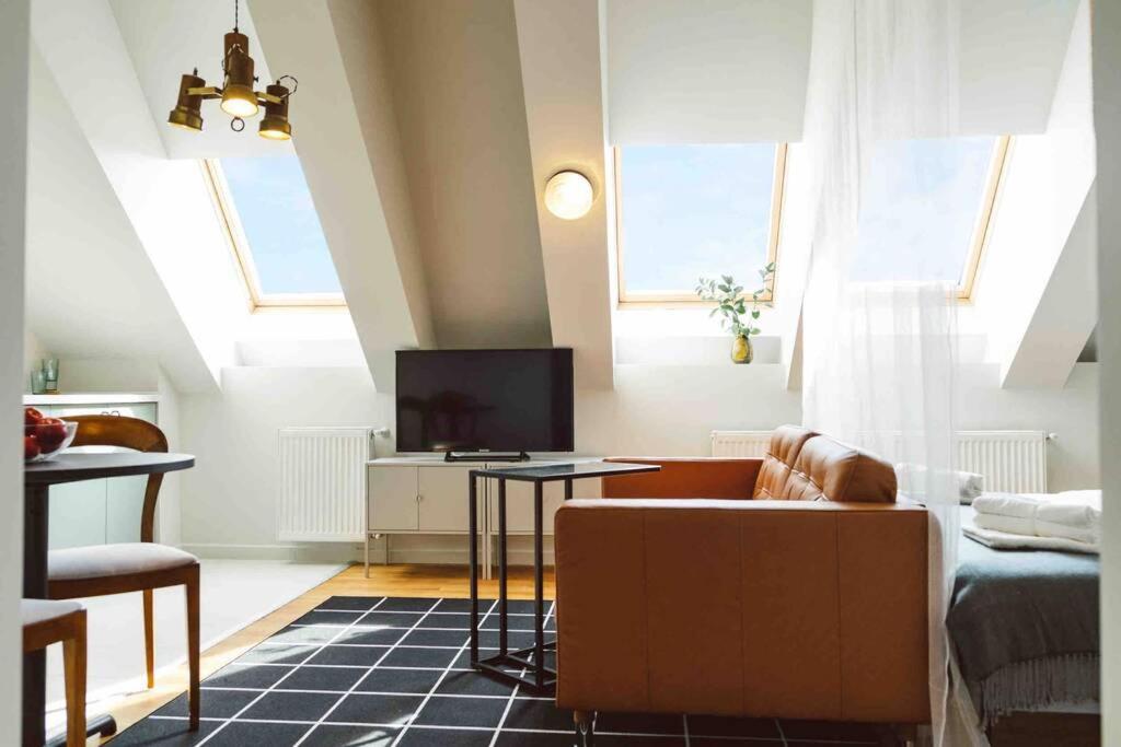 Vivando - Beautiful Studio B + Parking Boekarest Buitenkant foto